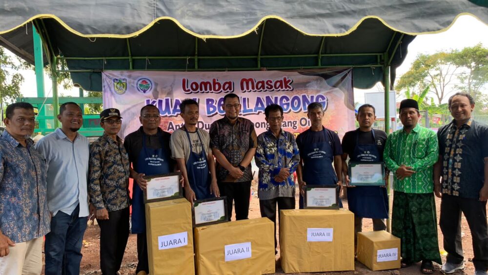 Camat Mustafa Hadiri Lomba Masak Kuah Beulangong di Blang Oi
