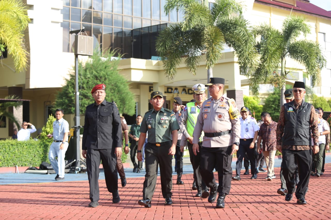 Kasdam IM Hadiri Apel Gelar Pasukan Pengamanan Nataru di Mapolda Aceh.