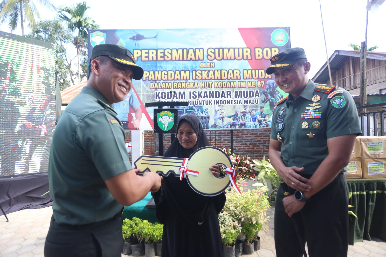Irdam IM Resmikan Renovasi Rumah Tidak Layak Huni dan Sumur Bor dalam rangka peringatan Hari Ulang Tahun Ke-67 Kodam IM tahun 2023.