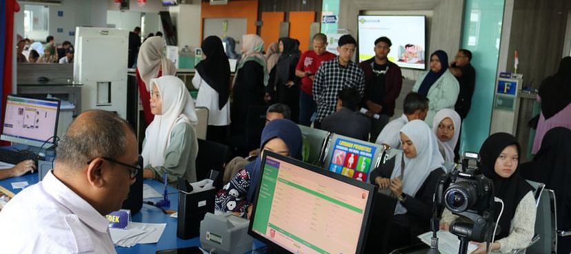 Jelang Akhir Tahun, Warga Kota Padati Disdukcapil