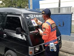 Tak Taati Peraturan, Dishub Banda Aceh Tempel Stiker Pelanggaran untuk Pengendara