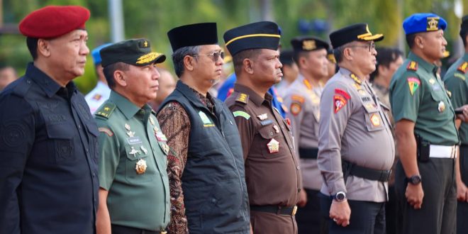 Asisten III Hadiri Apel Gelar Pasukan dalam Rangka Pengamanan Natal dan Tahun Baru di Mapolda Aceh