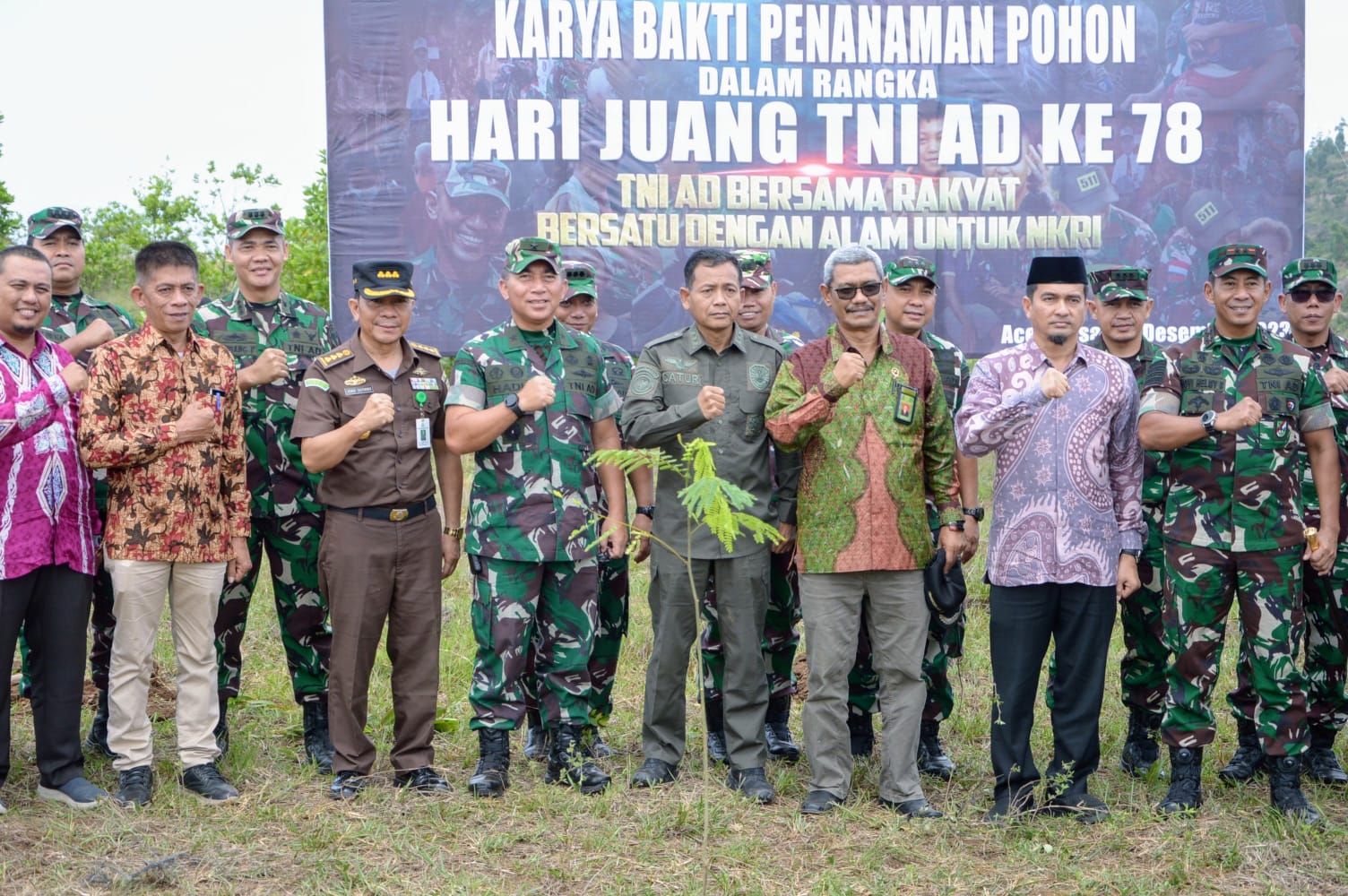 Kepala DLH Aceh Besar Hadiri Vidcon dan Tanam Pohon Serentak Pada Peringatan Hari Juang ke-78 TNI AD