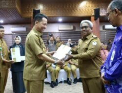 Pj Gubernur Aceh Serahkan DIPA dan TKD Tahun Anggaran 2024