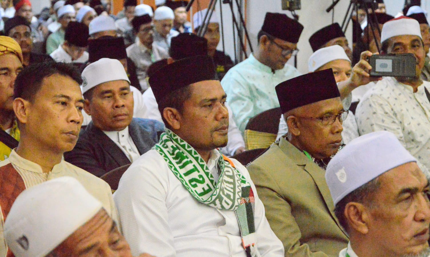 Wakili Pj Bupati, Kadisdik Dayah Aceh Besar Hadiri Mubes IV HUDA Aceh