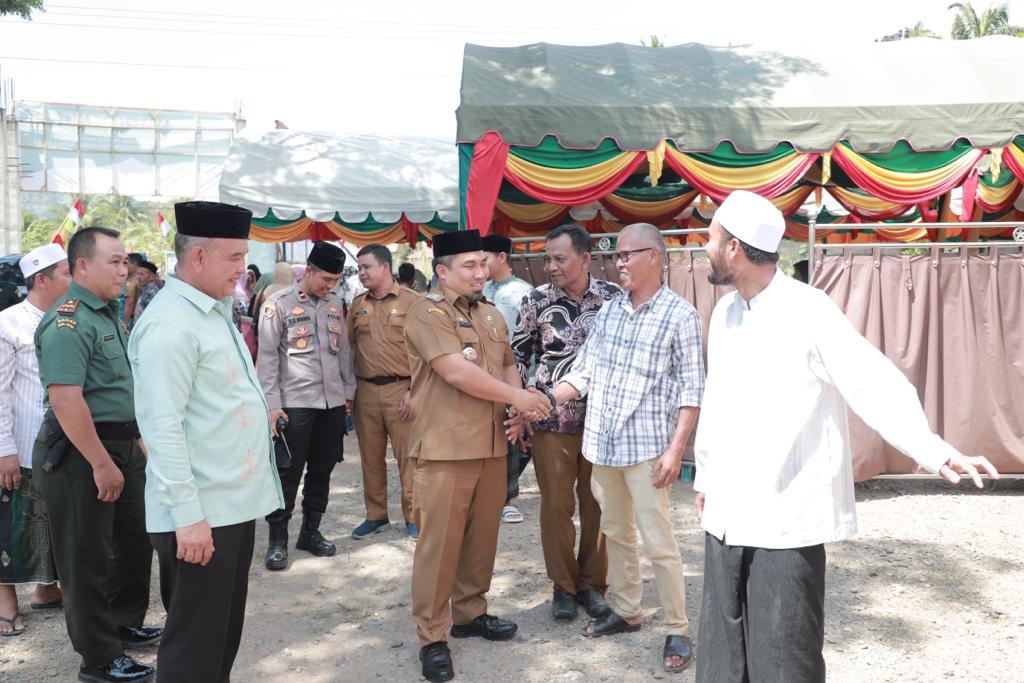 Pj Bupati Aceh Besar Hadiri Maulid Akbar Kecamatan Darul Kamal