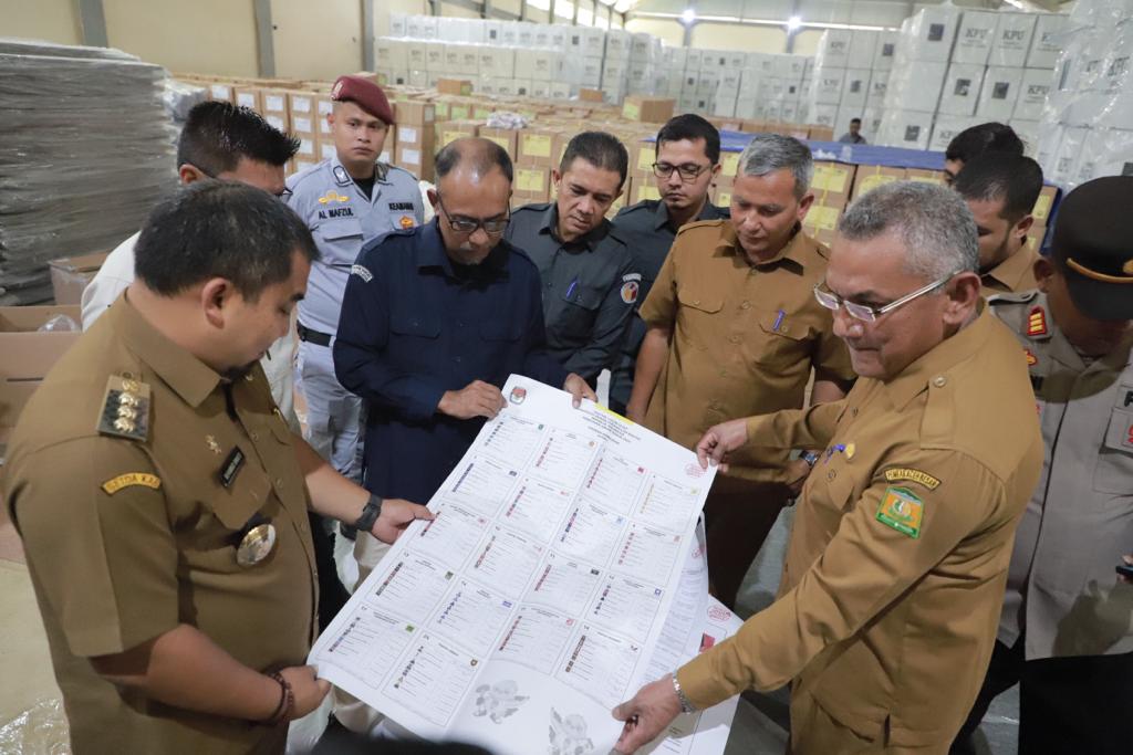 Pj Bupati Iswanto Bersama Forkopimda Aceh Besar Pantau Logistik Pemilu