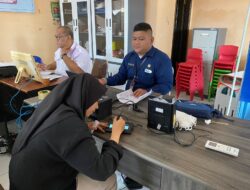 Disdukcapil Jemput Bola Beri Pelayanan Kependudukan di Gampong Lampulo