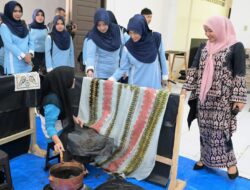 Pj Ketua Dekranasda Aceh Besar Sambut Kunjungan Ketua PIA Ardhya Garini Lanud SIM di Rumah Malaka Batik