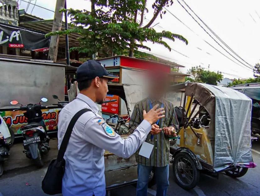 Dishub Bina Juru Parkir yang Tak Pakai Atribut Resmi