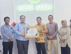 Disdikbud Aceh Besar Terima Penghargaan Kemenkominfo RI