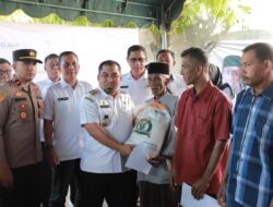 Pj Bupati Aceh Besar Lauching Penyaluran Bantuan Pangan Candangan Beras Tahap I 2024
