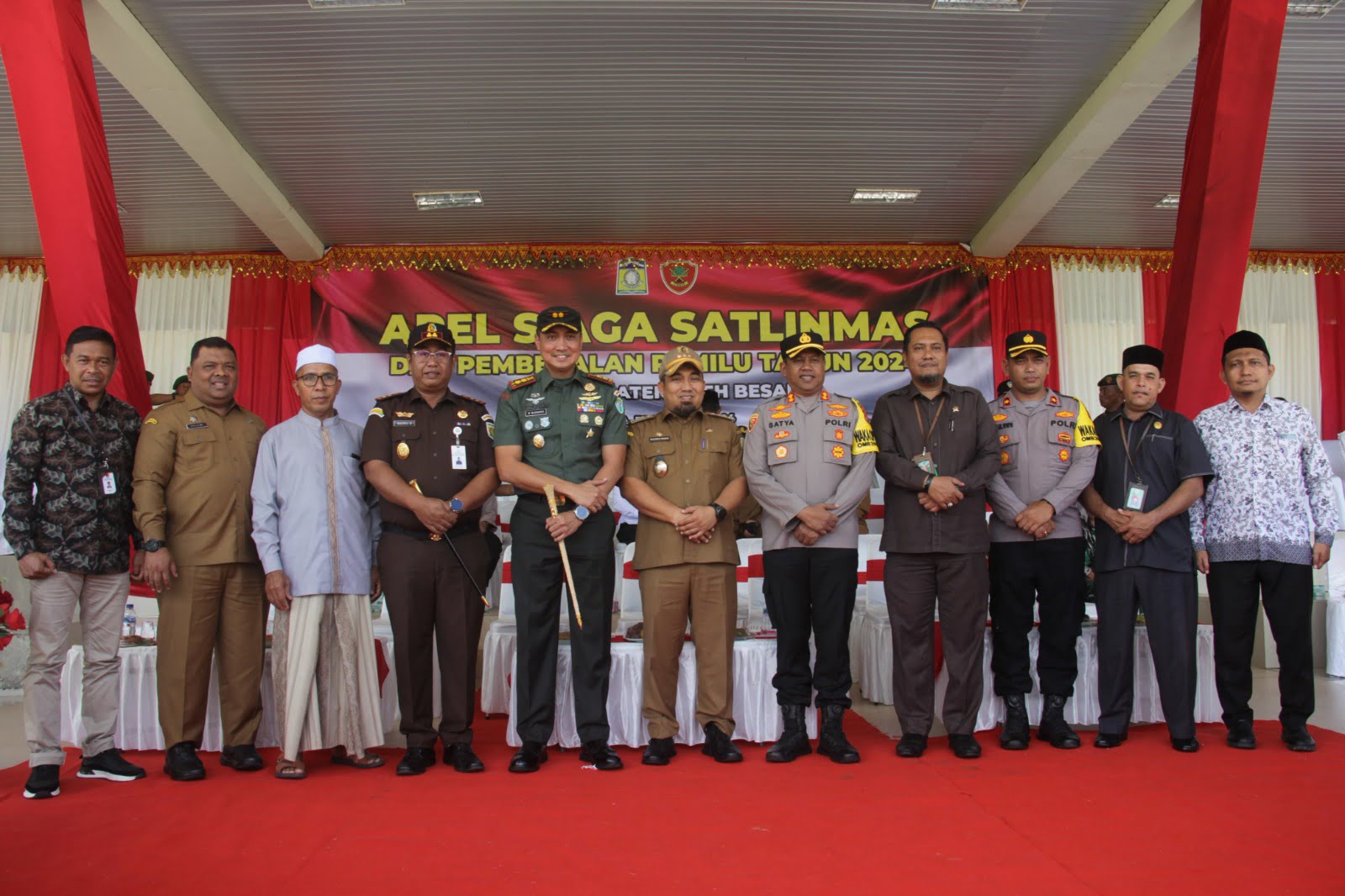 Dandim 0101/KBA Hadiri Apel Siaga Satlinmas dan Pembekalan Pemilu 2024 di Aceh Besar