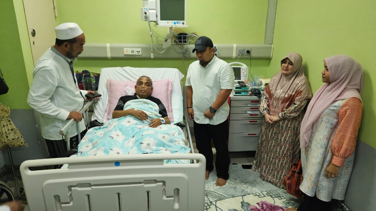 Pj Bupati Aceh Besar Jenguk Waled Seulimuem