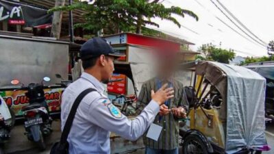 Dinas Perhubungan Kota Banda Aceh Bina Juru Parkir Tak Pakai Atribut Resmi