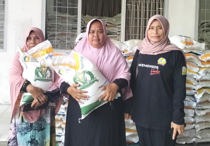 Kecamatan Banda Raya Salurkan Bantuan pangan kepada KPM