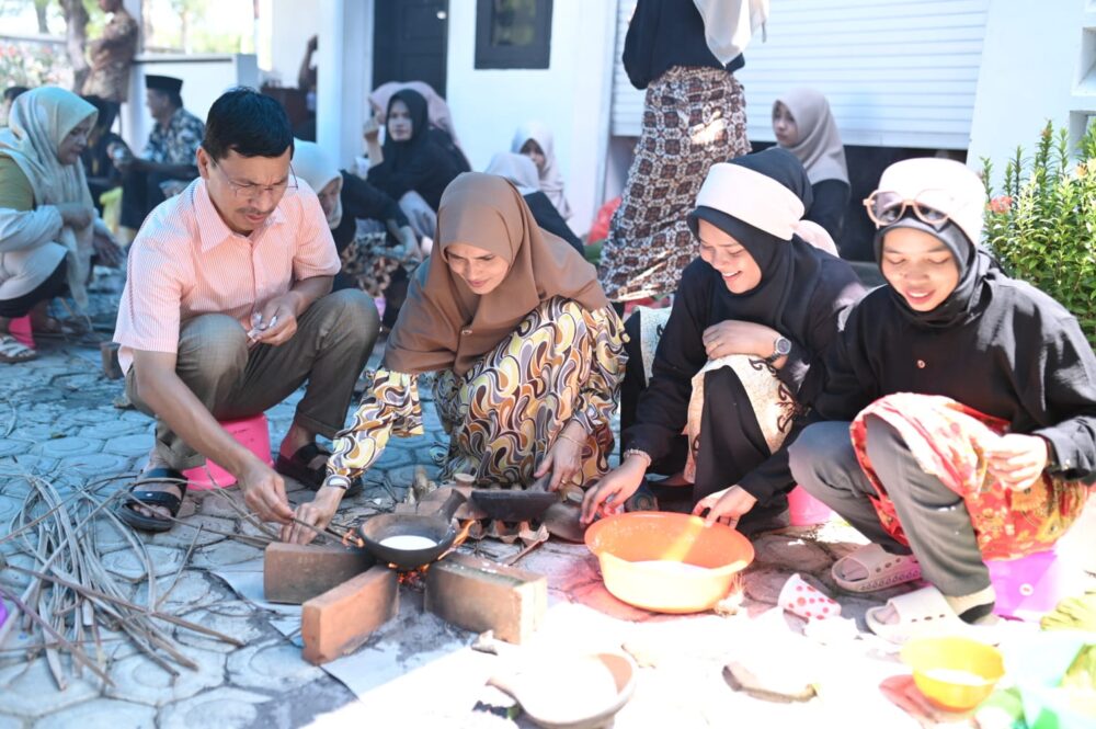 Semarakkan Bulan Ra'jab, Ketua DPRK Banda Aceh Gelar Kenduri Tet Apam