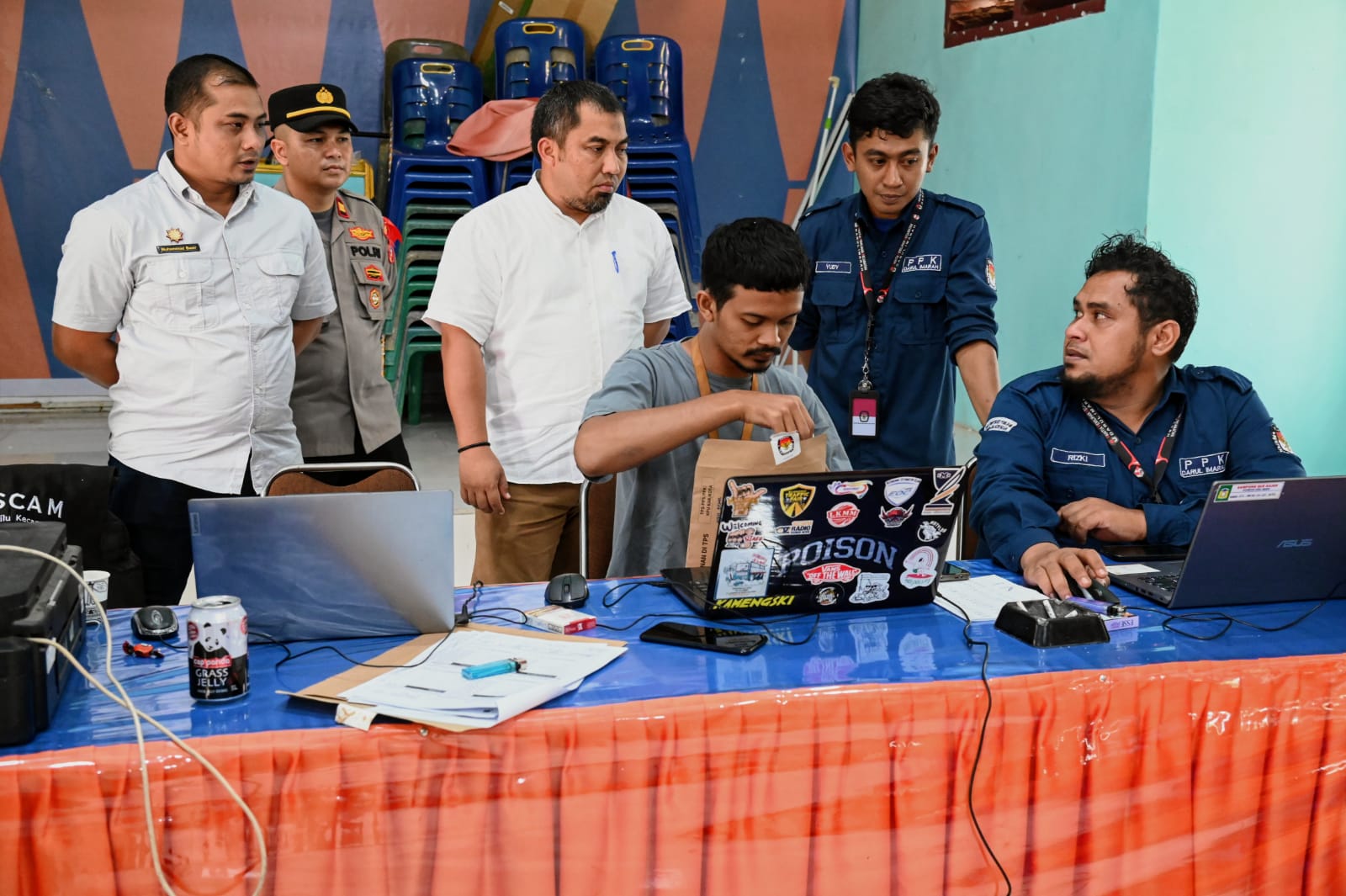 Pj Bupati Aceh Besar Pantau Input Data Hasil Pemilu di Kecamatan