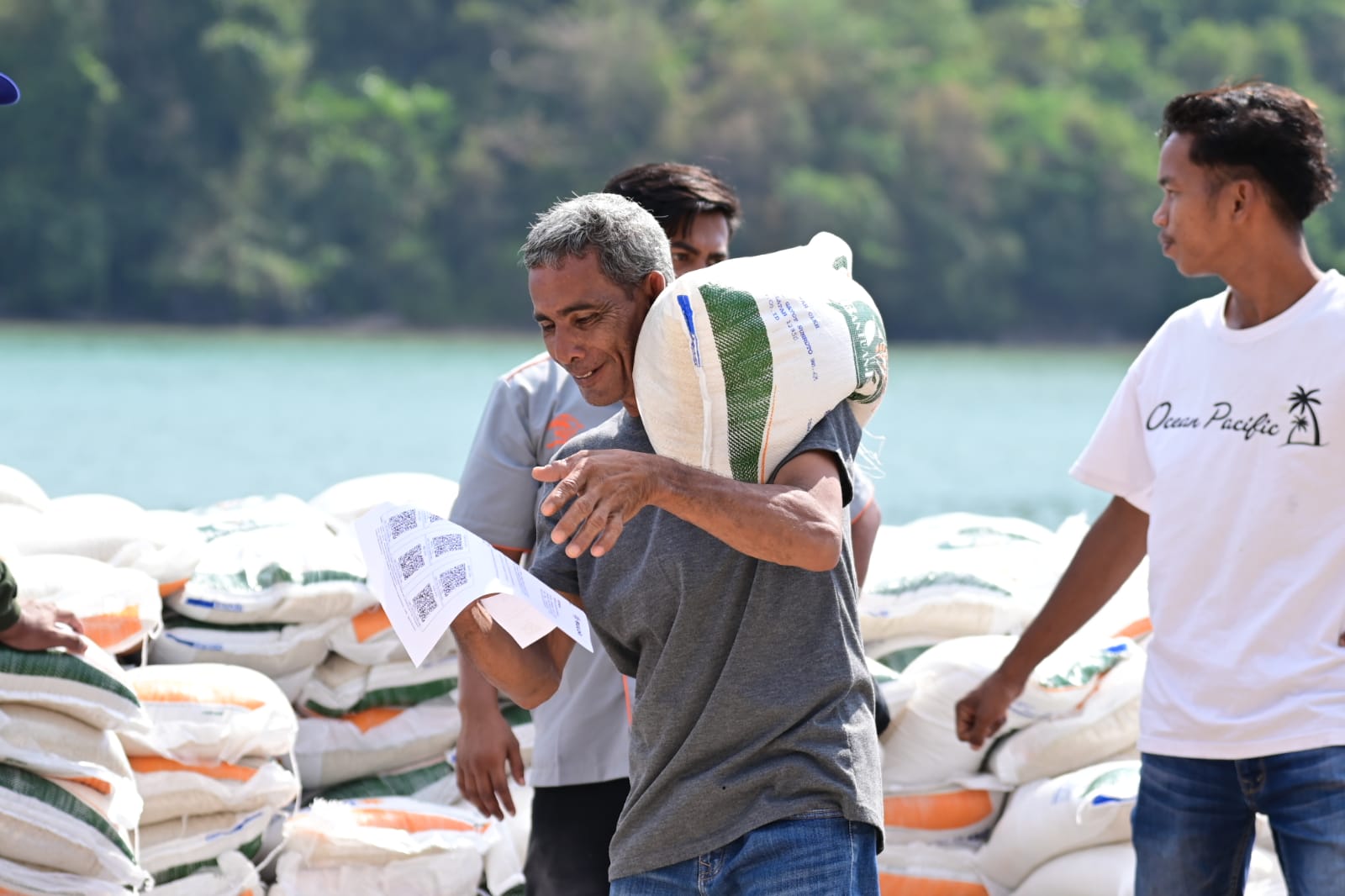 Warga Pulo Aceh Ucapkan Terima Kasih Pada Pemkab Aceh Besar Atas Bantuan CPP, PKH dan Sembako