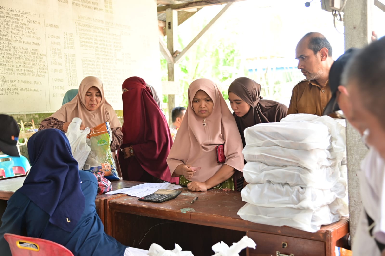 Warga Jruek Balee Sambut Baik Pangan Murah Pemkab Aceh Besar