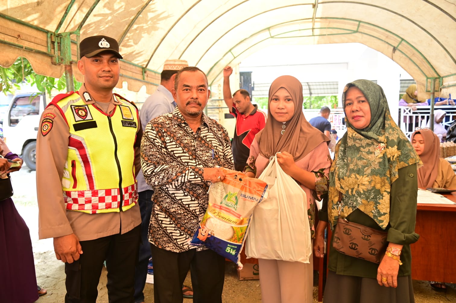 Karena Selisih Harga, Warga Lheu Blang Darul Imarah Padati Pangan Murah Pemkab Aceh Besar