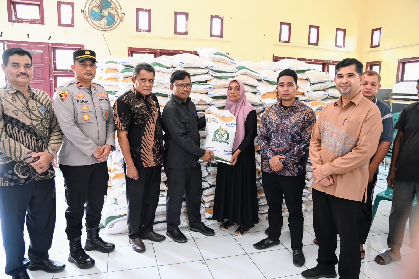 Pemkab Aceh Besar Salurkan Bantuan Beras Tahap II untuk 1258 KPM di KBJ
