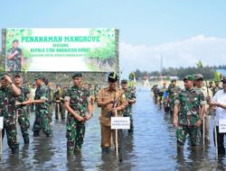Asisten Sekda Aceh Ikut Tanam Bibit Mangrove Bersama KSAD di Gampong Blang