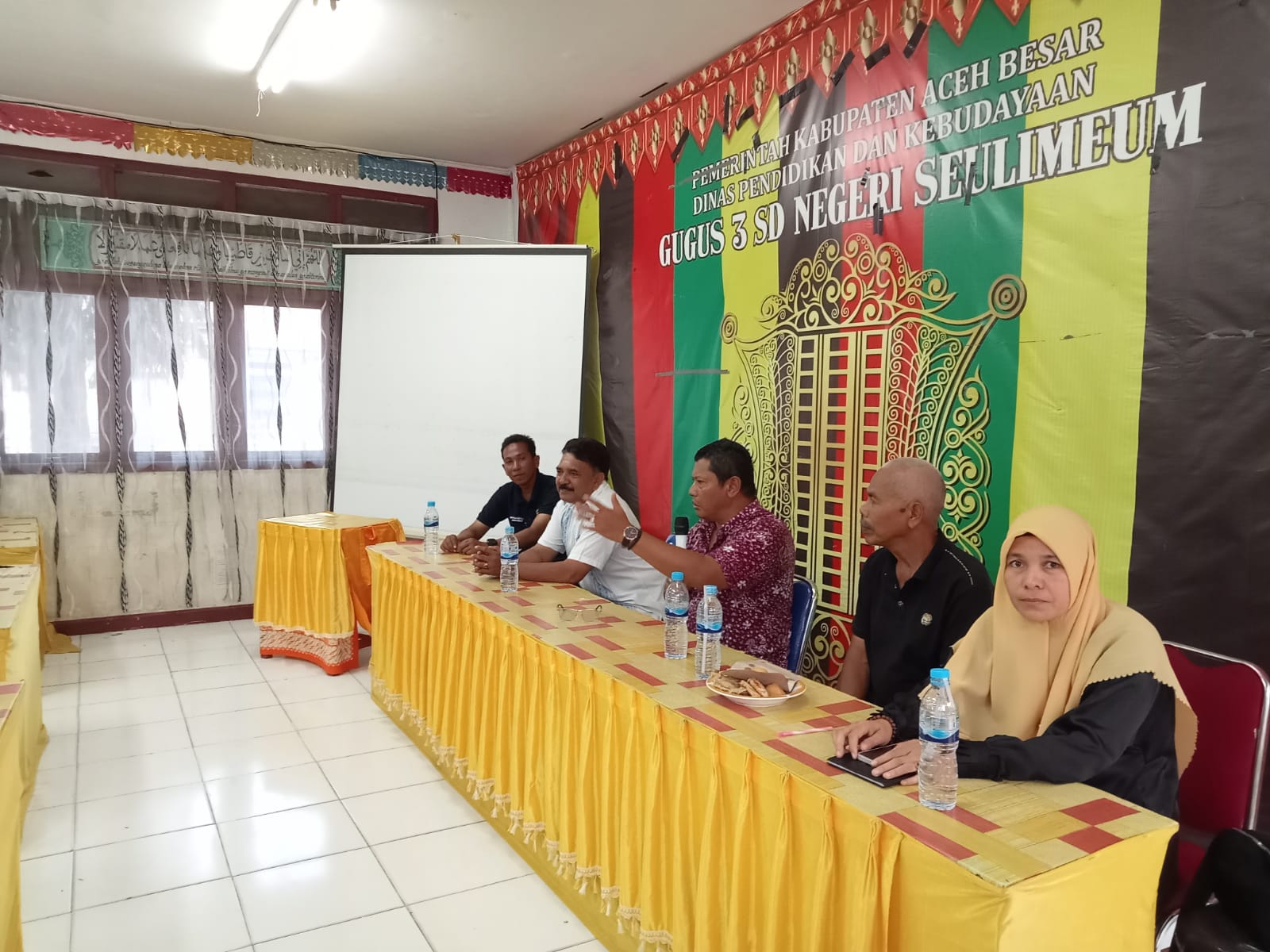 Kadisdikbud Aceh Besar Gelar Pertemuan bersama Guru di Seulimeum
