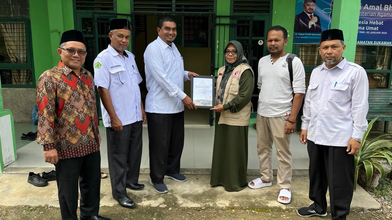 Peduli Palestina, Kemenag Aceh Besar Terima Award dari Lembaga MER-C