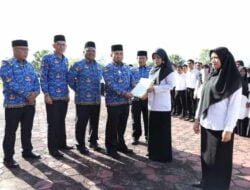 Pj Bupati Aceh Besar Serahkan Perpanjangan SK Guru Kontrak dan Guru PPPK 