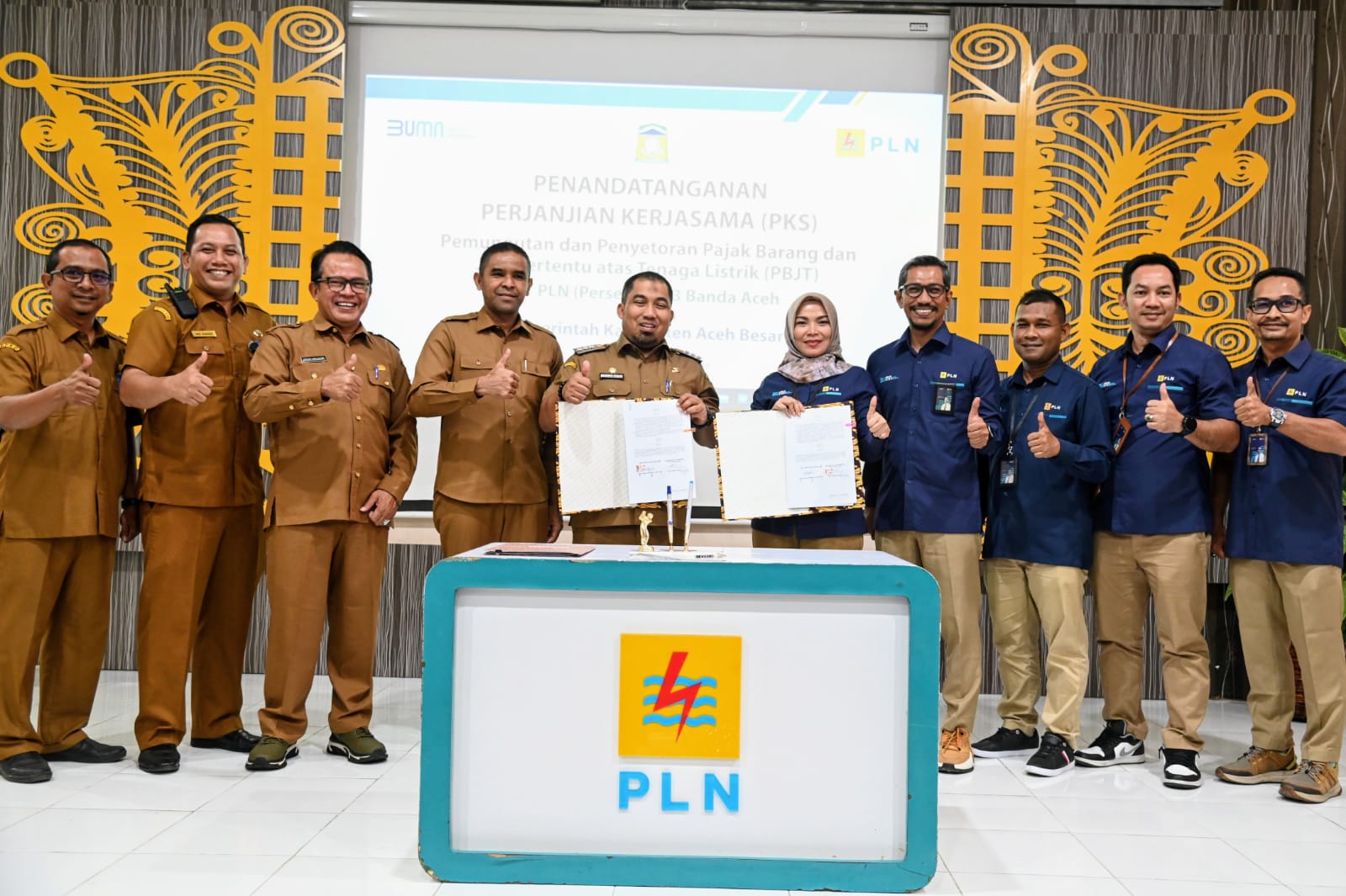 Pj Bupati Aceh Besar Teken MoU PBJT dengan PLN UP3 Banda Aceh