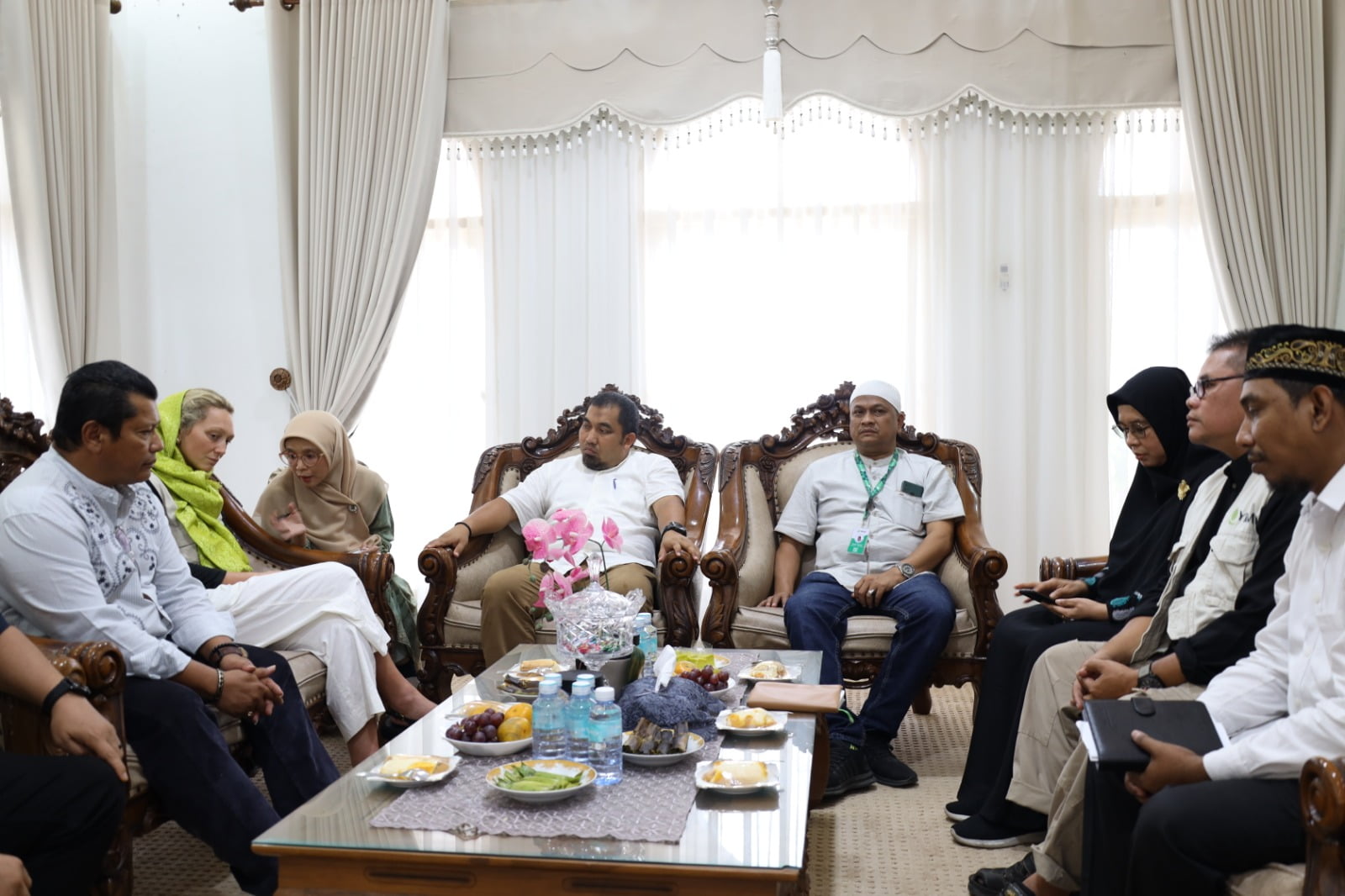 Pj Bupati Aceh Besar Terima Kunjungan Pengurus Muslim Aid United Kingdom dan YKMI
