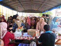 Giliran Warga Seulimuem, Ramai Ramai Belanja di Pangan Murah Pemkab Aceh Besar