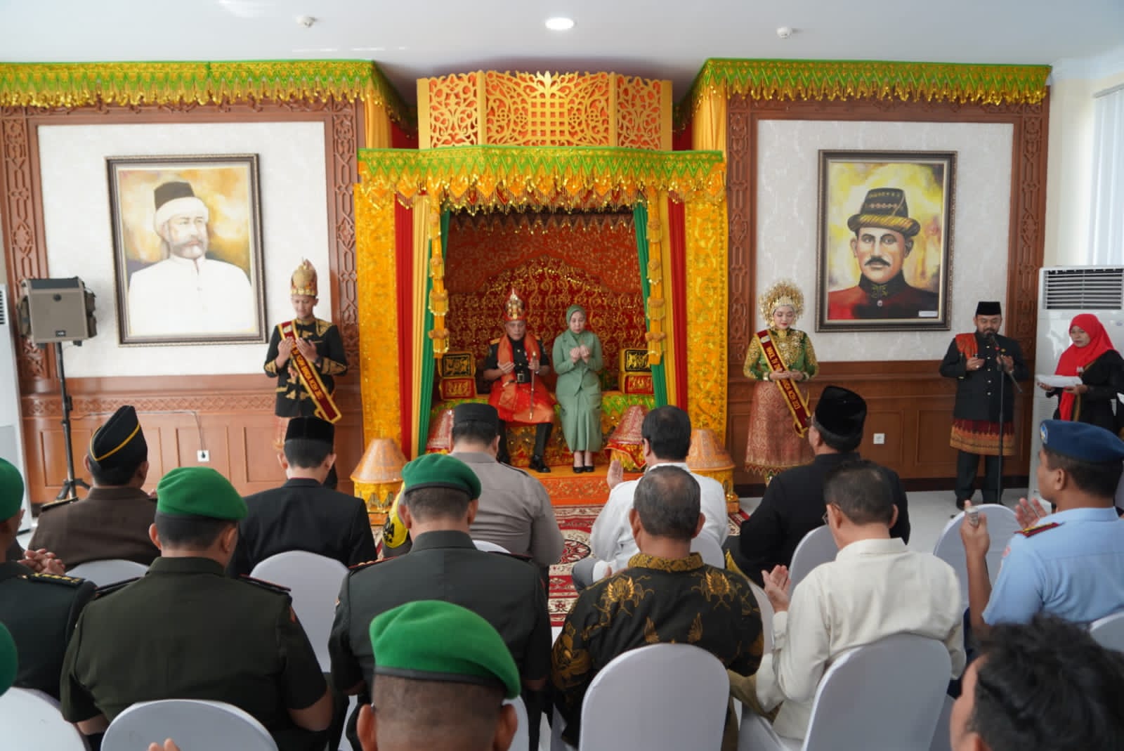 Wakili Pj Bupati, Asisten II Sekdakab Aceh Besar Sambut kedatangan Pangdam IM di Bandara SIM