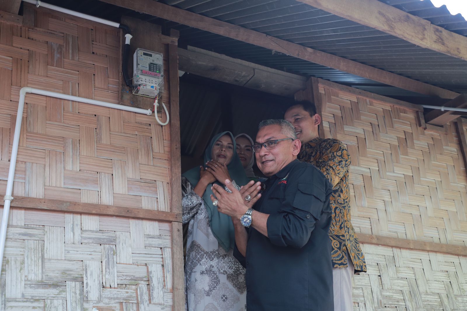 Warga Alue Gintong Aceh Besar Terima Sambungan Listrik Gratis Program Light Up The Dream