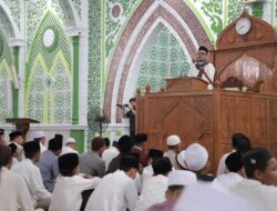 Pj Bupati Aceh Besar Hadiri Peringati Malam Nuzulul Qur’an di Masjid Al Munawwarah