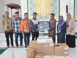 Plt Kadinsos Aceh Besar Santuni 227 Anak Yatim dan Serahkan Bantuan untuk Masjid di Lhoknga dan Leupung