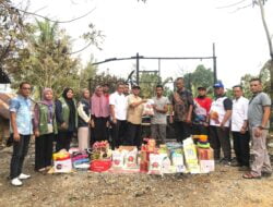 Dinsos Aceh Besar Serahkan Bantuan Kepada Korban Kebakaran di Gampong Pasie Lubuk Ingin Jaya
