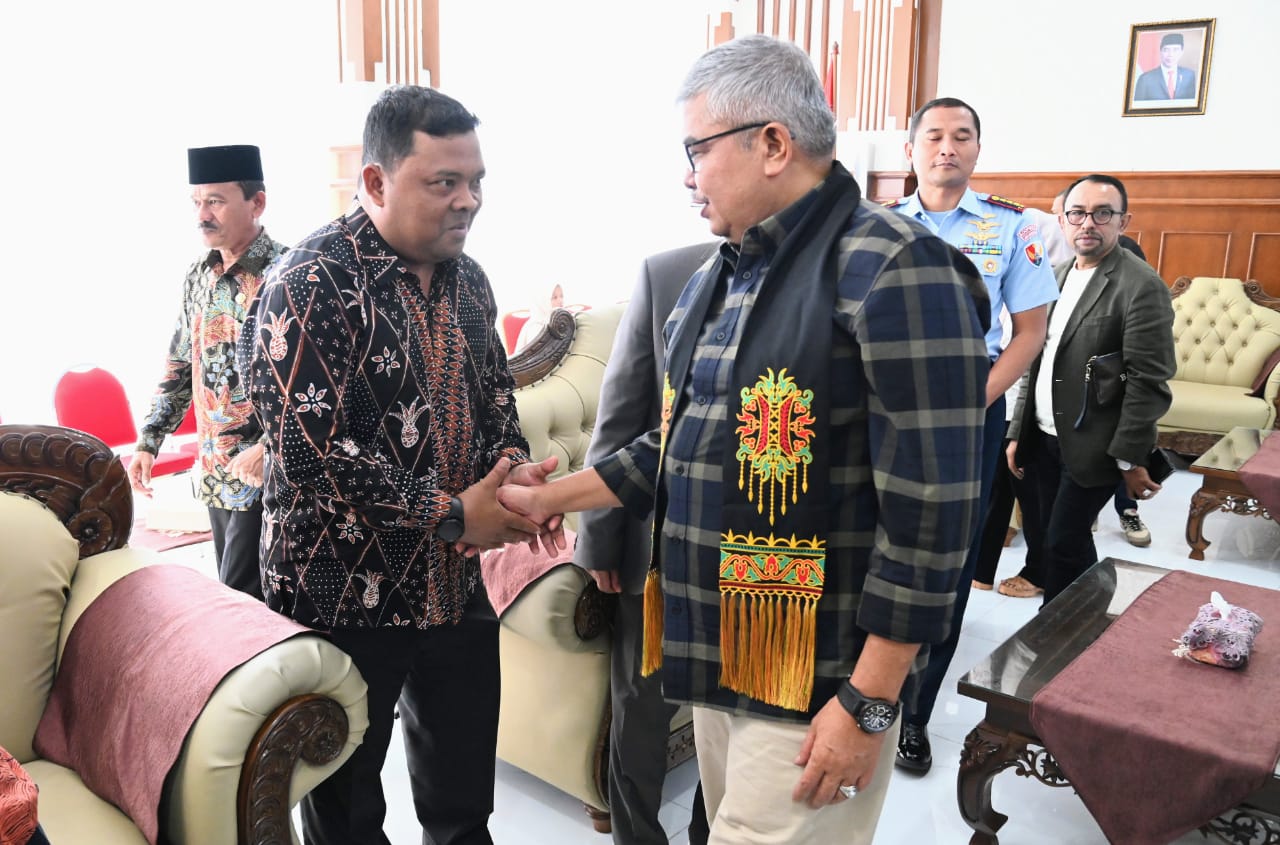 Wakili Pj Bupati, Sekda Aceh Besar Sambut Kedatangan Pj Gubernur Aceh di Bandara SIM