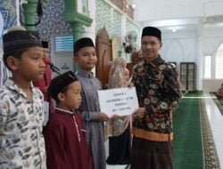 Ketua DPRK Banda Aceh Tutup Anak Mulia Subuh Berjamaah 40 hari di Masjid