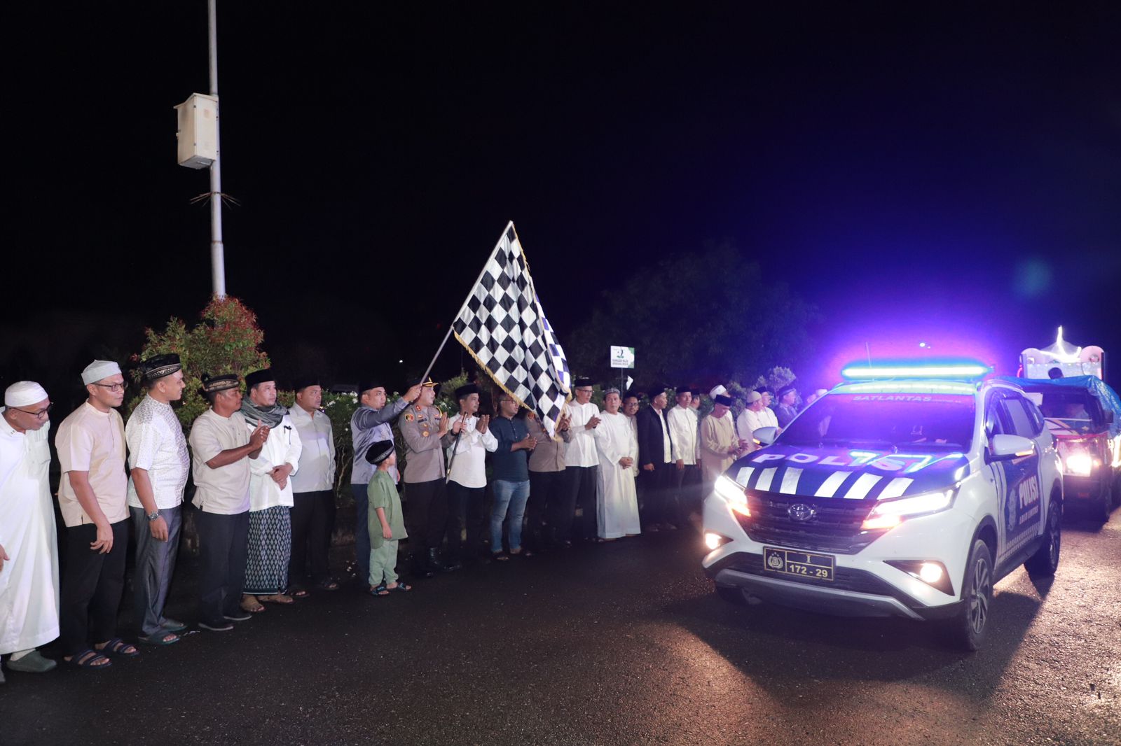 Pj Bupati Aceh Besar dan Forkopimda Lepas Pawai Takbir Keliling di Kota Jantho