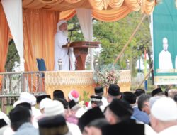 Pj Bupati Iswanto Shalat Ied Bersama Ribuan Warga Kota Jantho di Lapangan Bungoeng Jeumpa