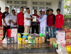 Pemkab Aceh Besar Serahkan Bantuan Masa Panik Korban Kebakaran di Dayah Thalibul Huda