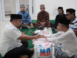 Pj Bupati Muhammad Iswanto Tunaikan Zakat Fitrah Keluarga Besar Meuligoe