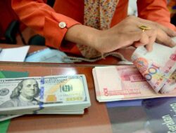 Rupiah Longsor ke Rp 15.900! BI dan Ekonom Buka Suara