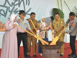 Wakili Pj Bupati, Sekda Aceh Besar Buka Kenduri Aceh Rayeuk di Kota Jantho