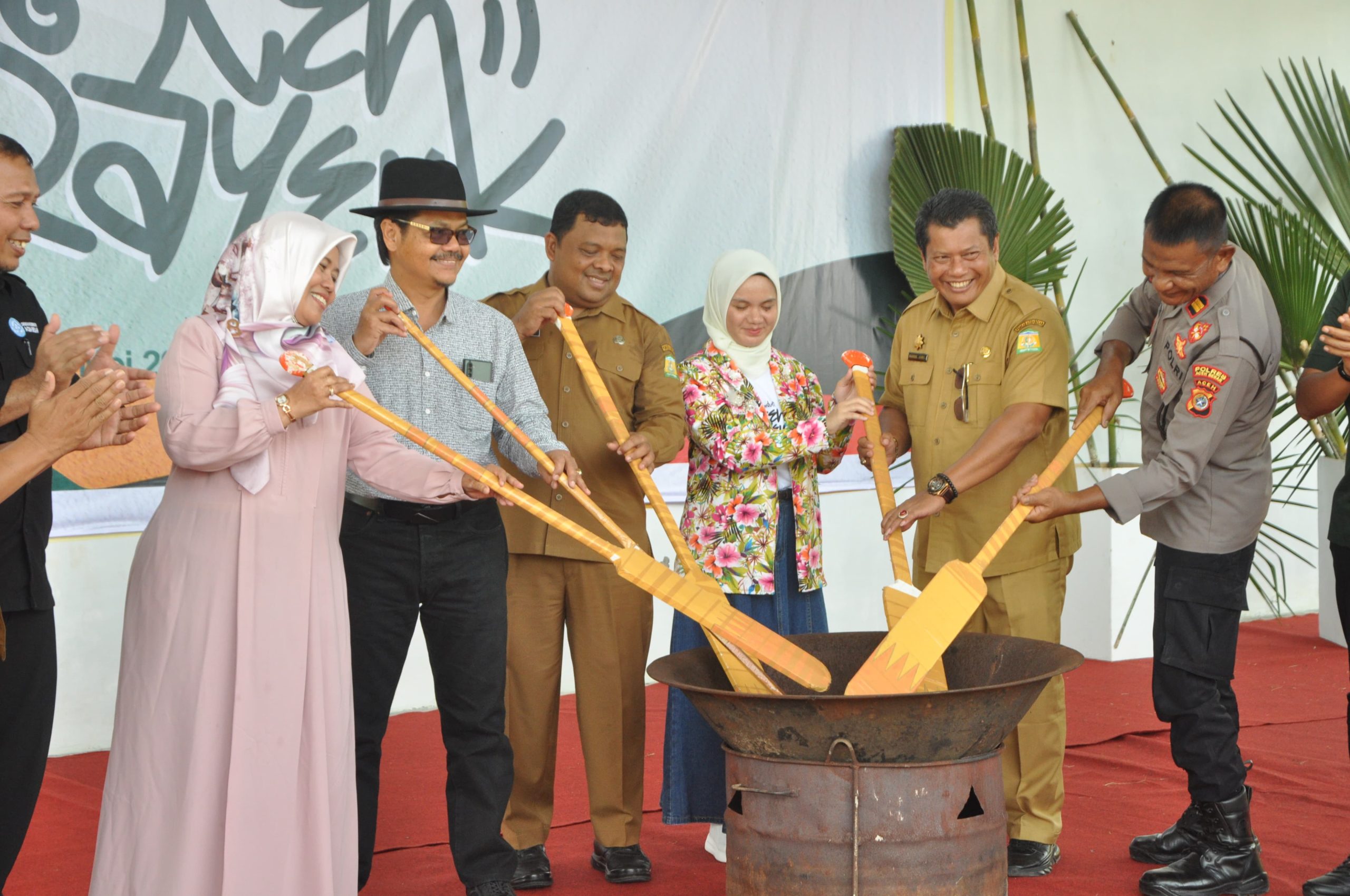 Wakili Pj Bupati, Sekda Aceh Besar Buka Kenduri Aceh Rayeuk di Kota Jantho