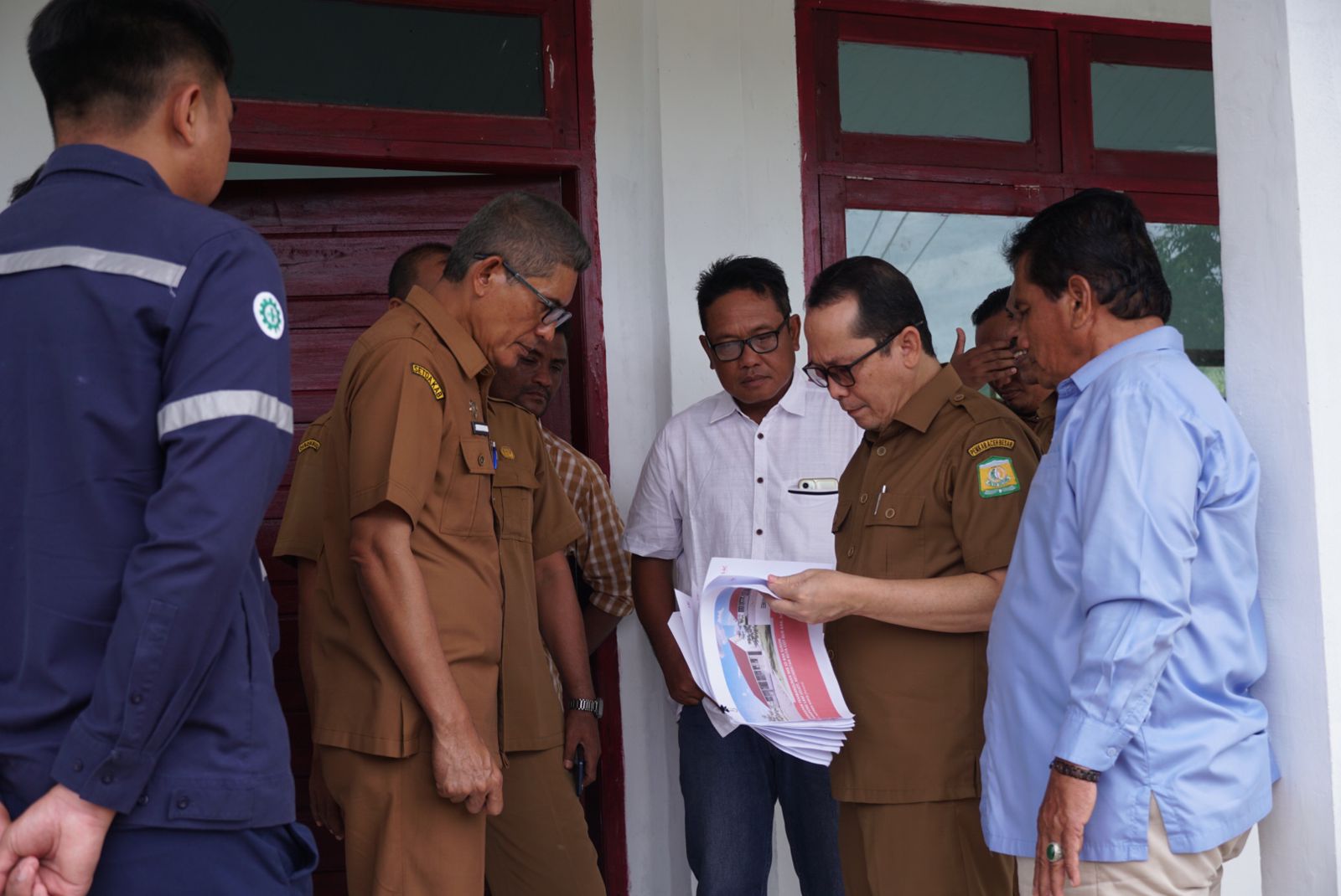Wakili Pj Bupati, Asisten III Sekda Aceh Besar Tinjau Pembangunan Gedung SDN Bak Sukon