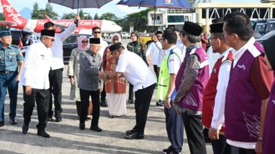 Pj Bupati Aceh Besar Sambut Kedatangan Wapres RI di Bandara SIM