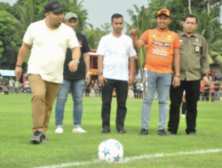 Tendang Bola Perdana, Pj Bupati Aceh Besar Buka Turnamen Sepak Bola PS AMLA CUP 2024